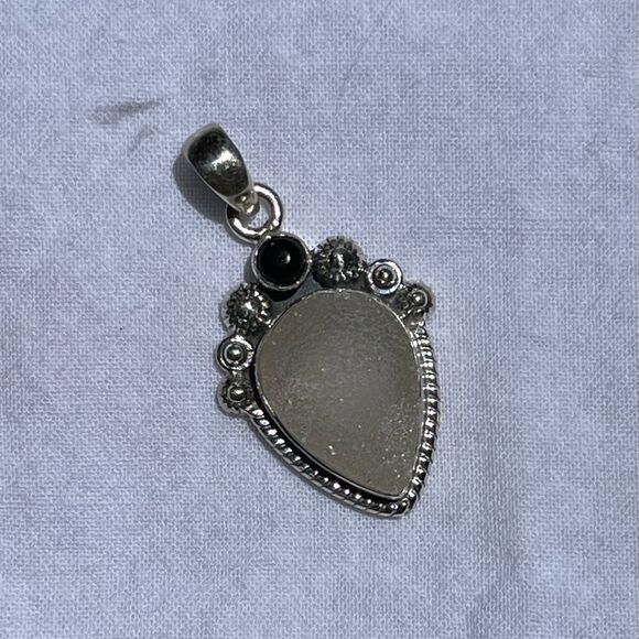 Sugar Druzy & Black Onyx Pendant in Solid 925 Sterling Silver - Picture 3 of 3